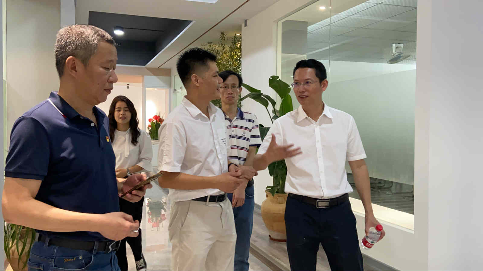嘉宾参观绿巨人污视频设计