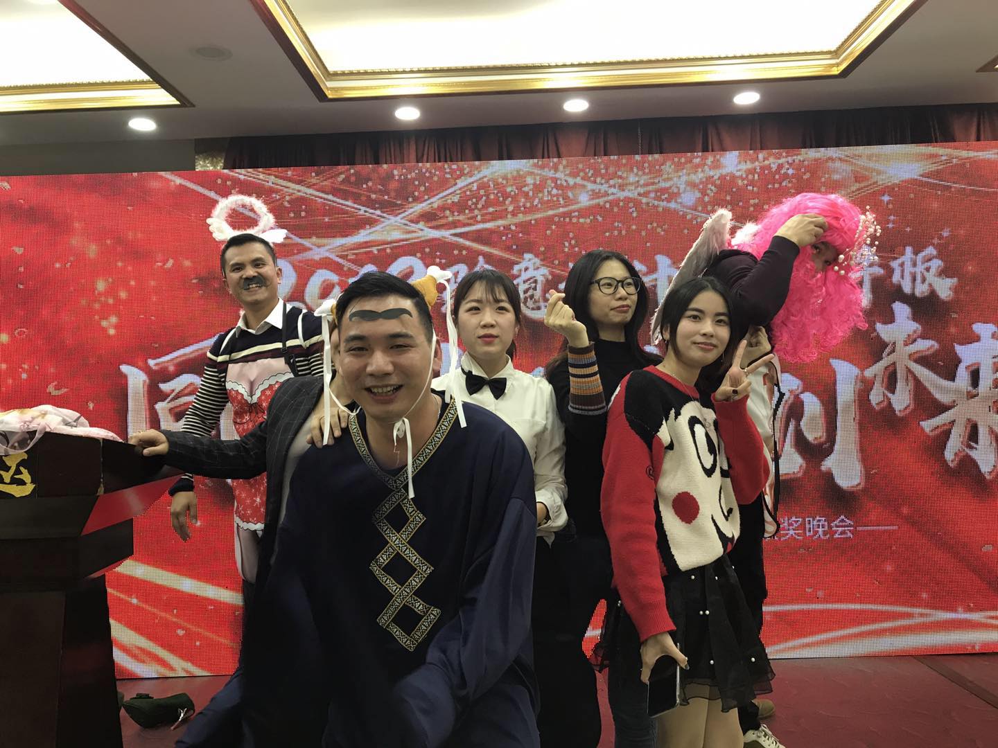 绿巨人污视频&骏达 年会游戏环节