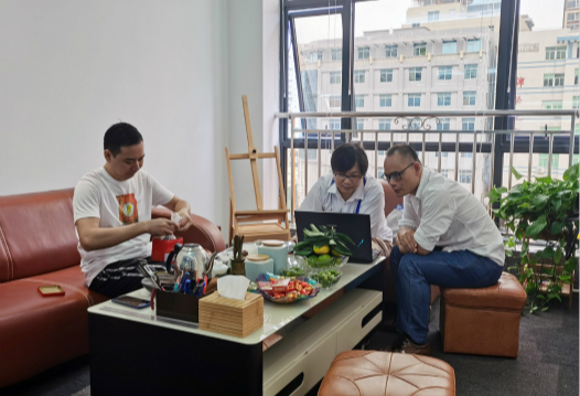 关于绿巨人污视频