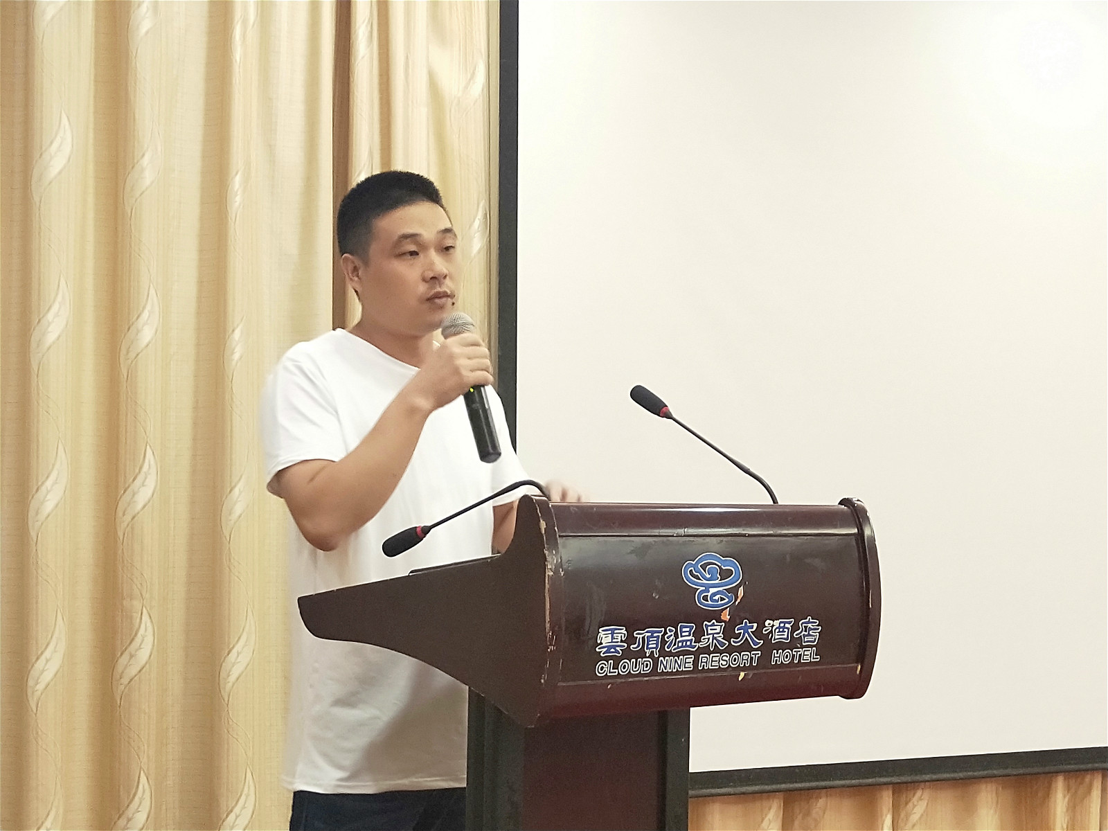 绿巨人污视频设计年中动员大会