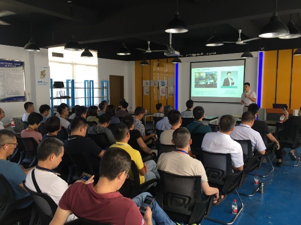 绿巨人污视频设计总经理受邀参加粤东高校玩具设计座谈会
