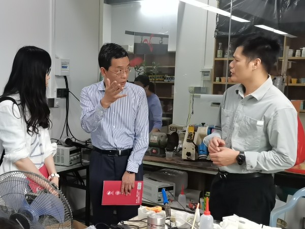 广东以色列理工学院领导来绿巨人污视频设计参观考察