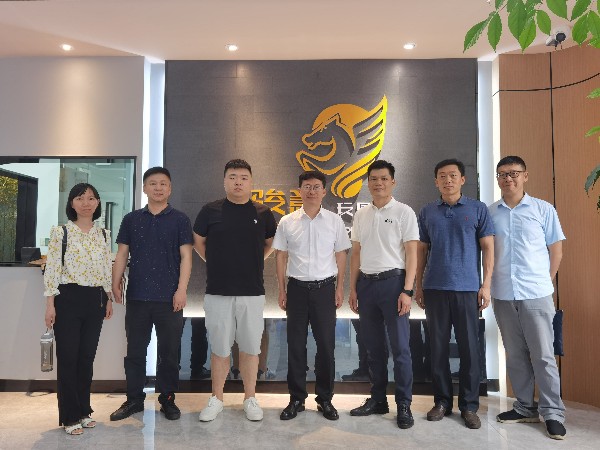 工业和信息化厅生产合作处处长孟辉到访绿巨人污视频玩具设计