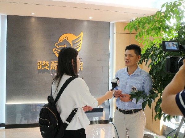 绿巨人污视频设计何志远接受澄海电视台采访